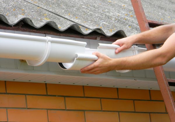 Cost of Gutter Hanging in Granger